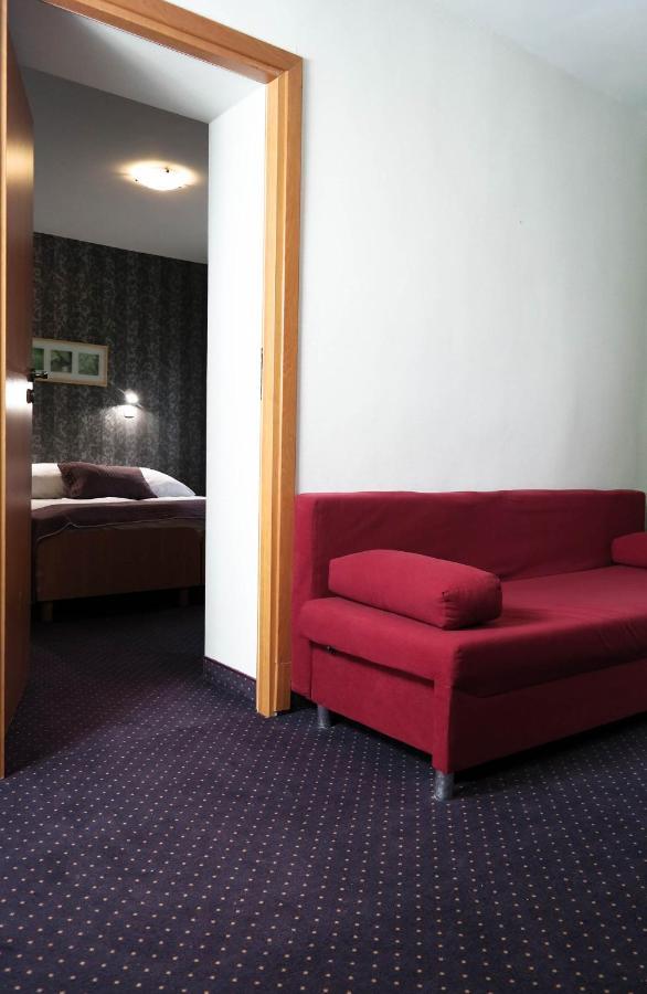Hotel George Nadarzyn Exterior photo